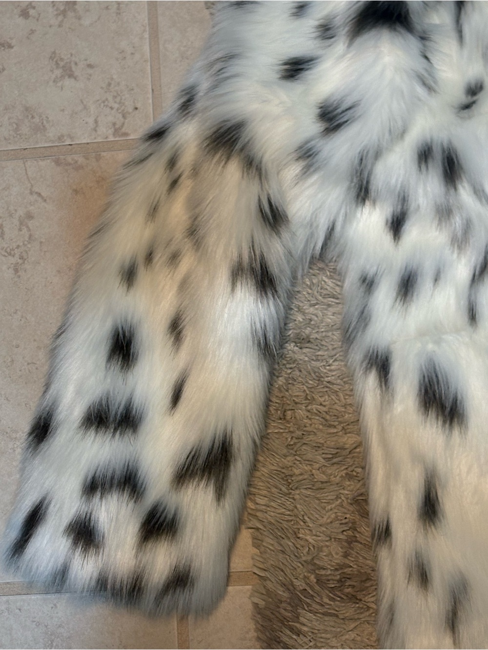 ASOS Brand New With Tags Snow Leopard/Dalmatian Fluffy Faux Fur Jacket Size 6 - Picture 6 of 11